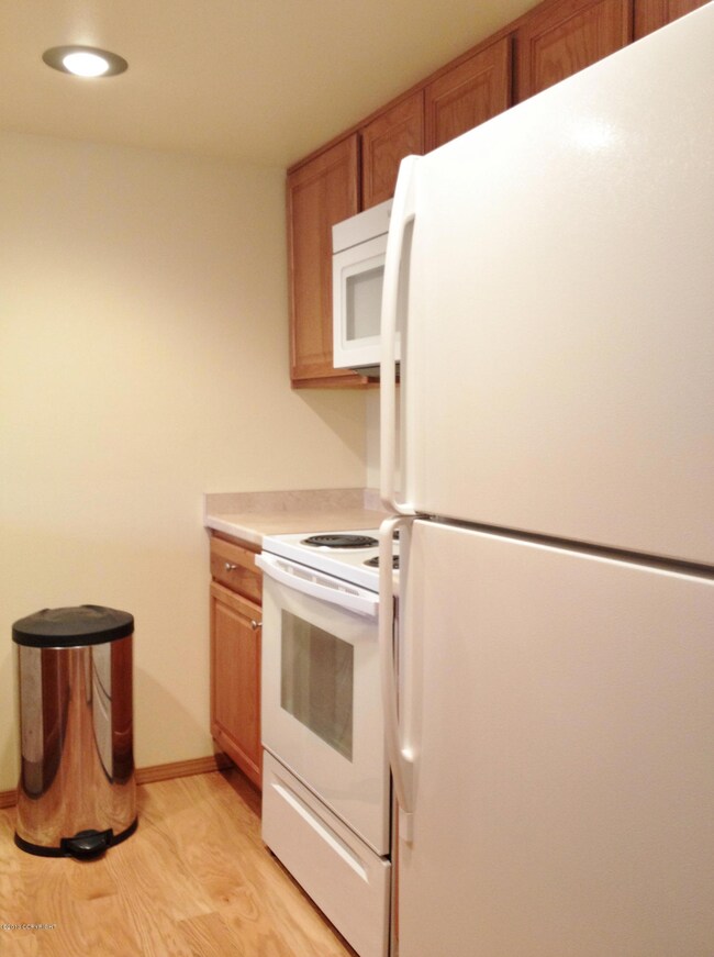 Updated Kitchen & Appliances
