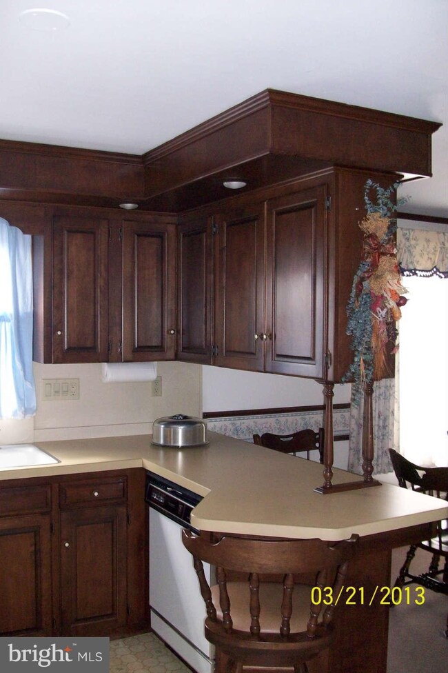 458 4th St, Taneytown, MD 21787 - photo 4