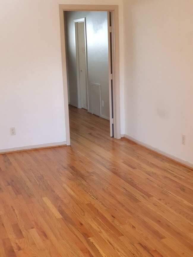 907 Heights Blvd unit 5, Houston, TX 77008 - photo 2