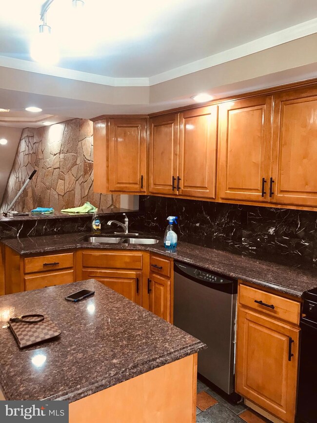 322 Linden St, Reading, PA 19604 - photo 2