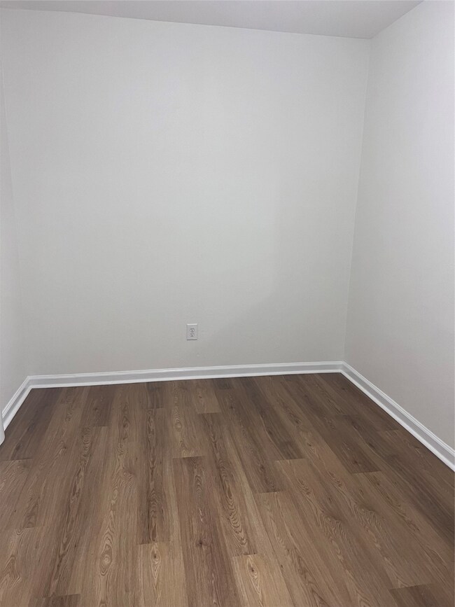 1307 Green Trail Dr, Houston, TX 77038 - photo 5