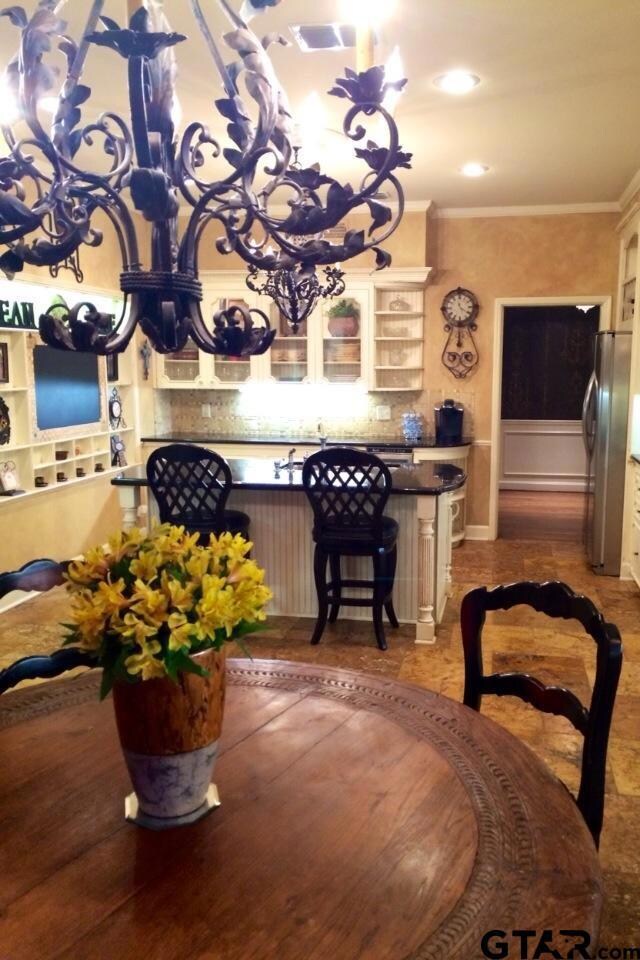 1527 1527 Decharles St, Tyler, TX 75701 - photo 4