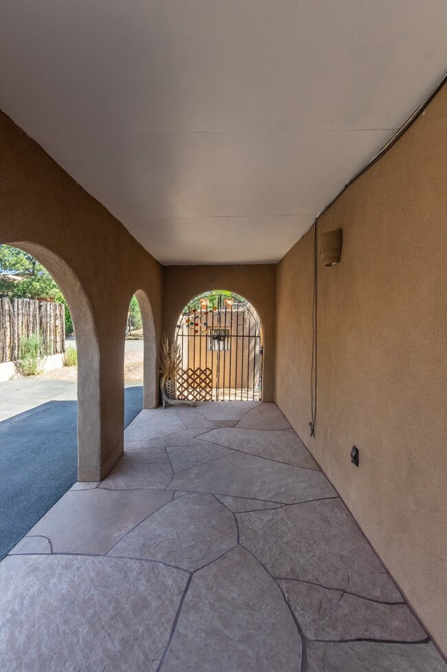 608 Rio Grande Ave, Santa Fe, NM 87501 - photo 5