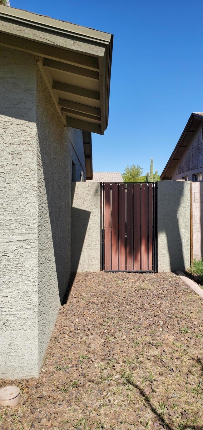 7646 W Heatherbrae Dr, Phoenix, AZ 85033 - photo 3