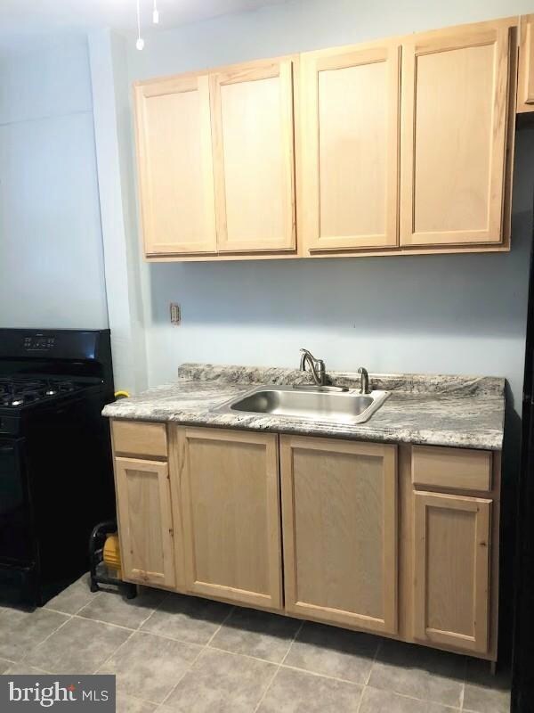 724 Mount Holly St, Baltimore, MD 21229 - photo 2