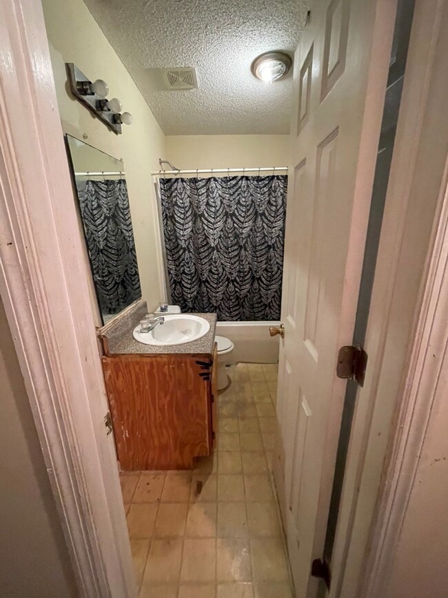 406 11th St W, Tifton, GA 31794 - photo 3