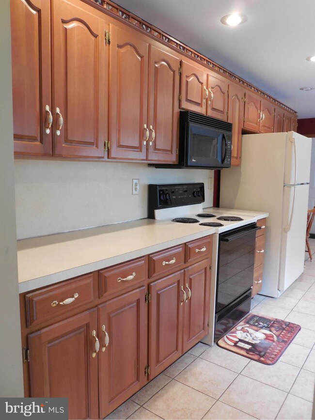 2472 Mccleary Dr, Chambersburg, PA 17201 - photo 4