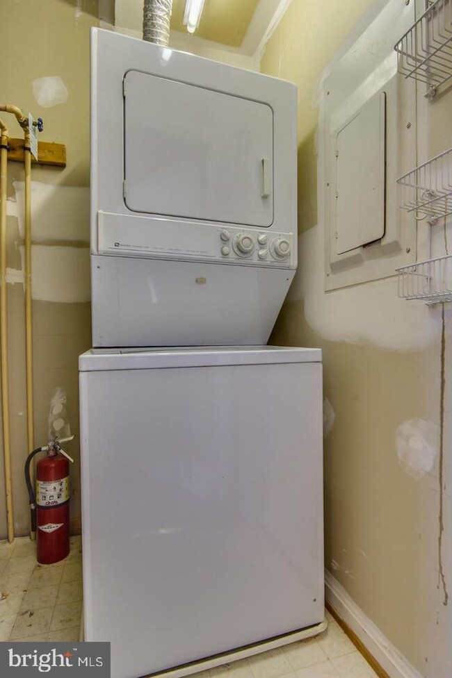 7027 Haycock Rd unit 504, Falls Church, VA 22043 - photo 6