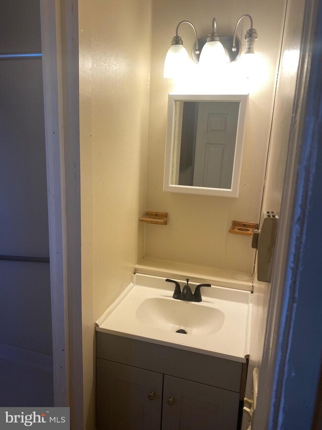 521 Center St, Laurel, DE 19956 - photo 6