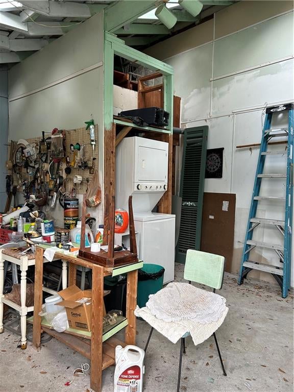 Shared washer and dryer with owner.