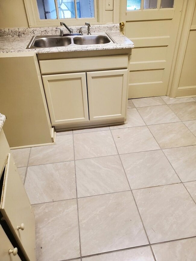 1213 5th Ave, Albany, GA 31707 - photo 2