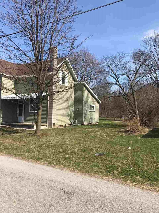 1024 N Wayne St, Warren, IN 46792 - photo 4