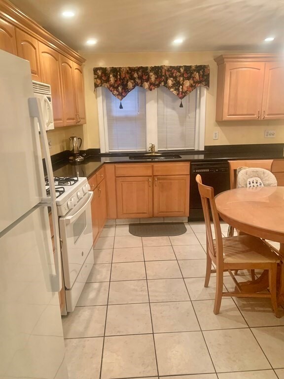 144-144A Salem St, Boston, MA 02113 - photo 3