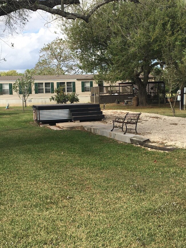 7031 Kamas Ln, Needville, TX 77461 - photo 4