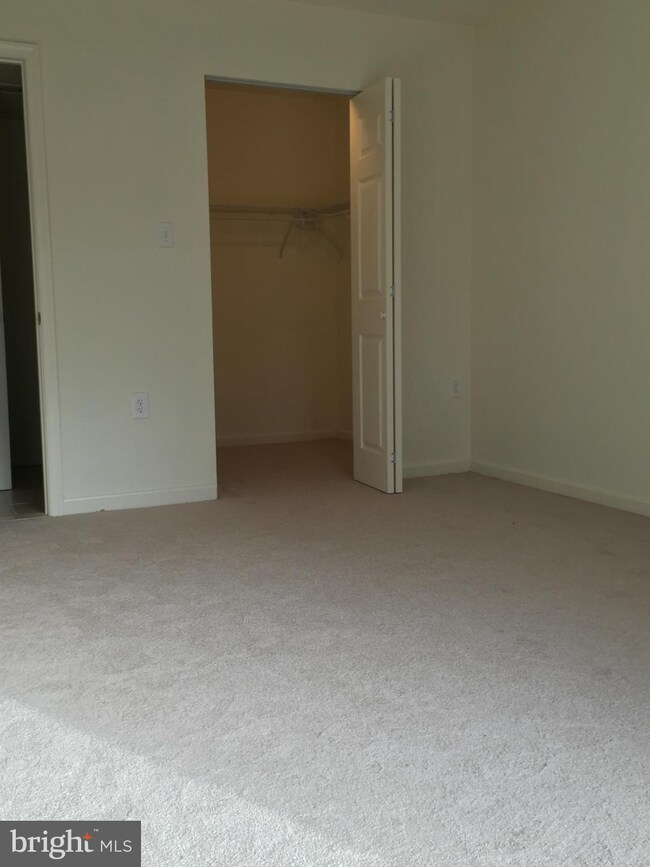 607 Center St unit 104, Herndon, VA 20170 - photo 6