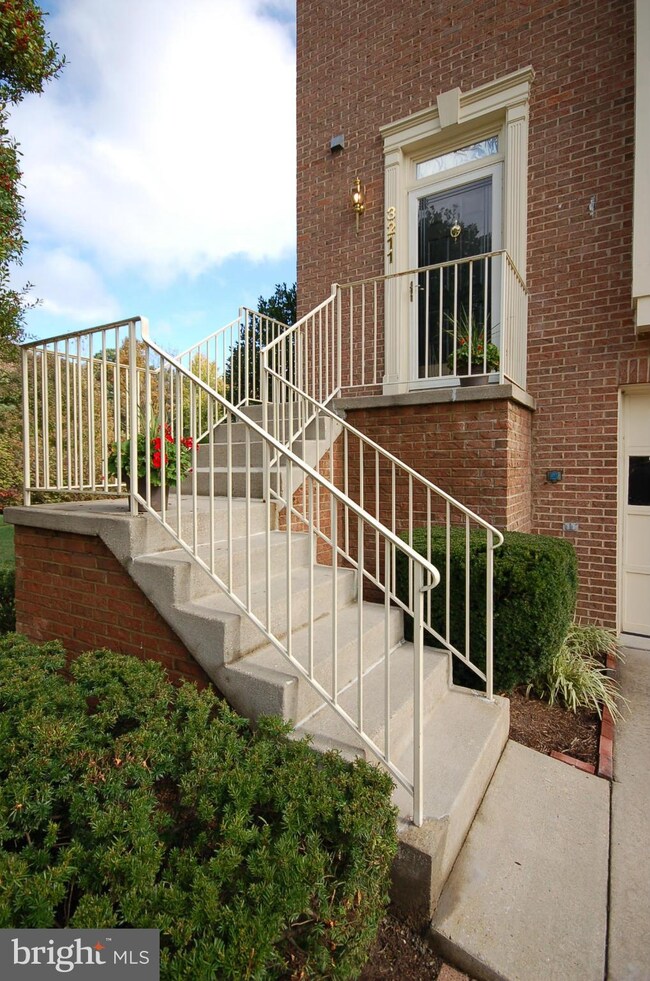 3211 Carnegie Hall Cir, Olney, MD 20832 - photo 2