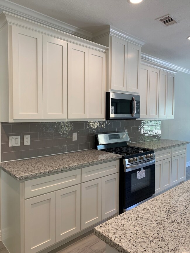 2470 Cliffdale St, Houston, TX 77091 - photo 6