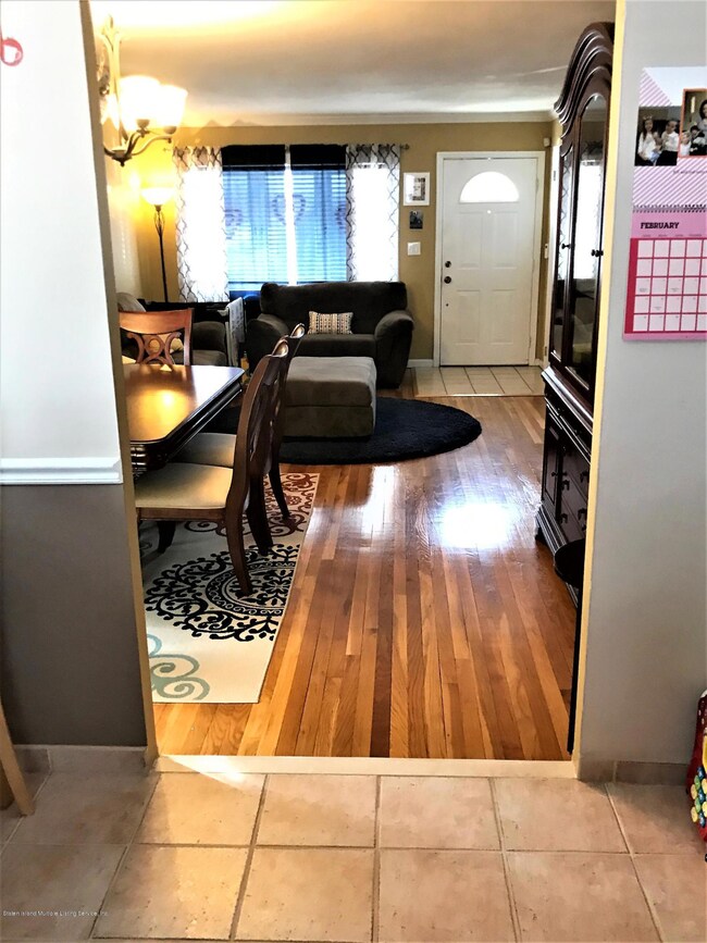 327 Chesterton Ave, Staten Island, NY 10306 - photo 5
