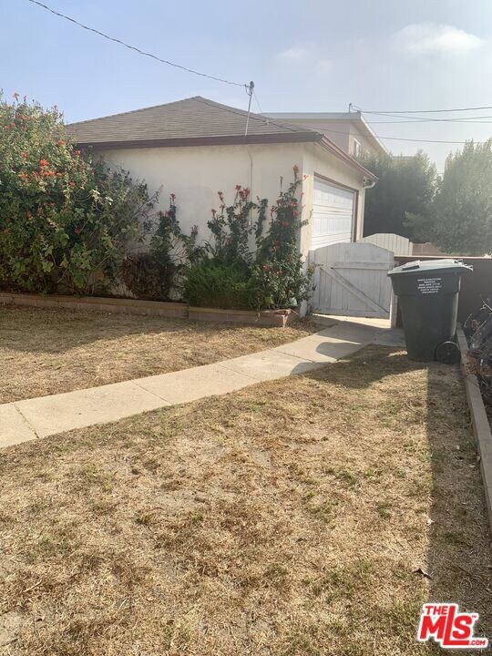 Huge back yard