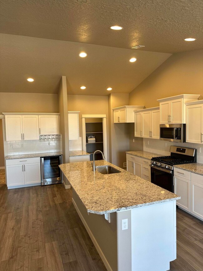 1525 NW Varnish Place unit 115, Redmond, OR 97756 - photo 3