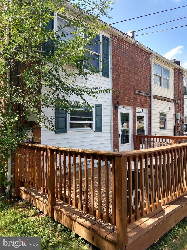 905 Imperial Ct, Halethorpe, MD 21227 - photo 2