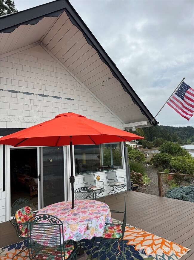 Enjoy lunch on this wonderful deck built of Trex!