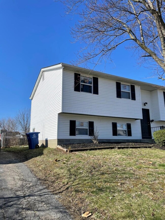 849 Upwoods Dr, Columbus, OH 43228 - photo 2