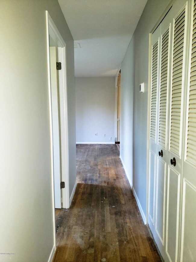 6105 Theiler Ln, Louisville, KY 40229 - photo 6