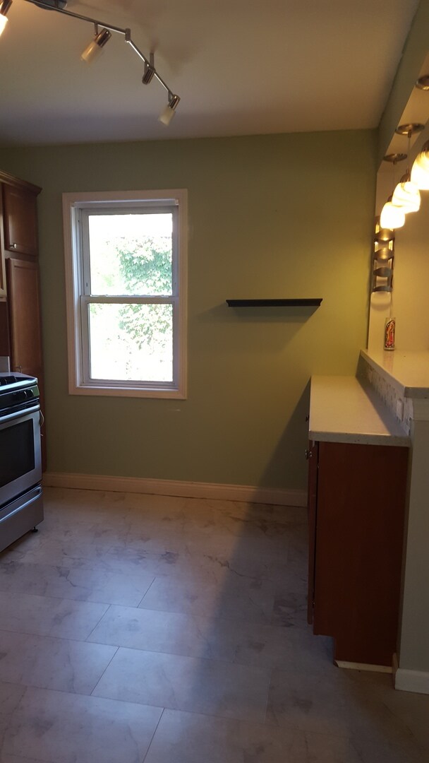Breakfast counter in kitchen