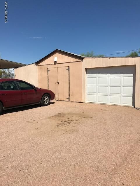 909 E. 2nd garage
