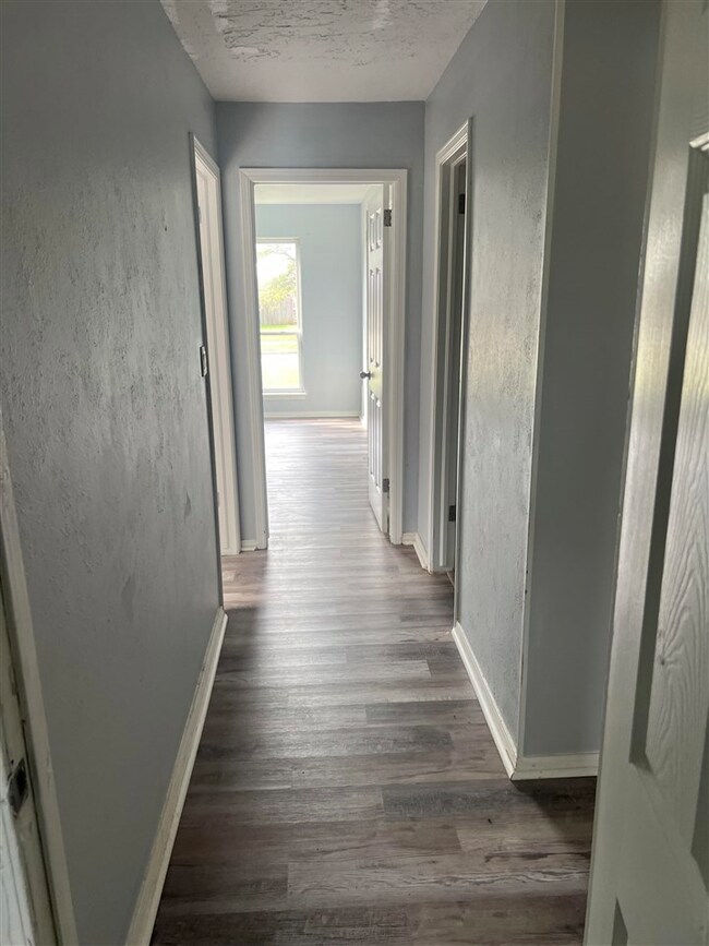 6815 SW Bainbridge Ave, Lawton, OK 73505 - photo 7