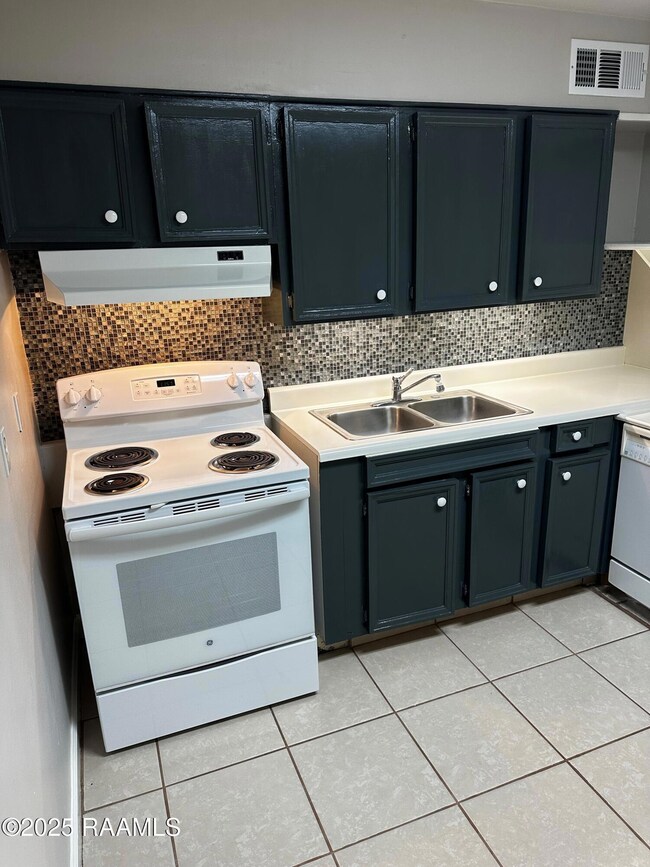 115 Kitchen 3