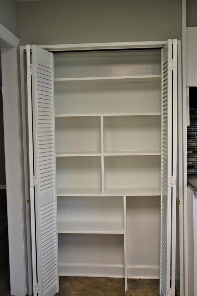 1826 Lullwater Rd, Albany, GA 31707 - photo 6