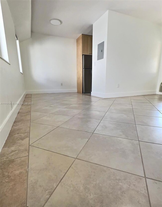 125 Edgewater Dr unit 11, Coral Gables, FL 33133 - photo 6