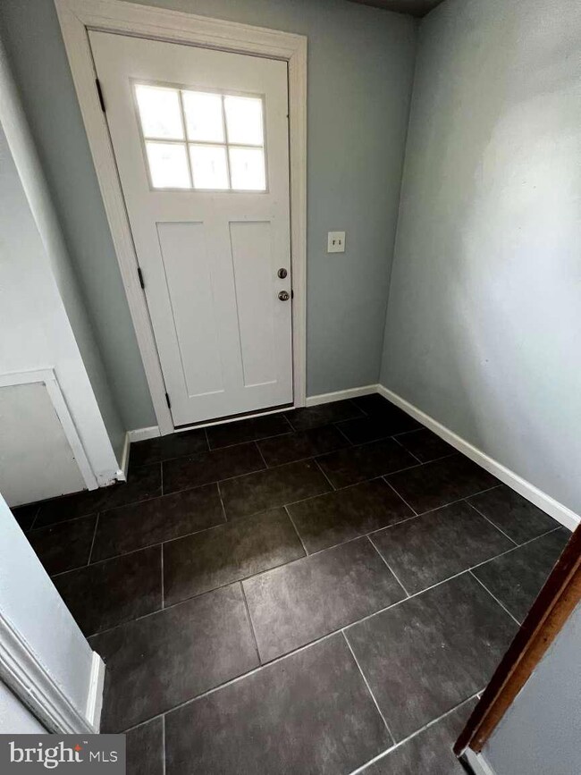 5083 W Woodmill Dr, Wilmington, DE 19808 - photo 2