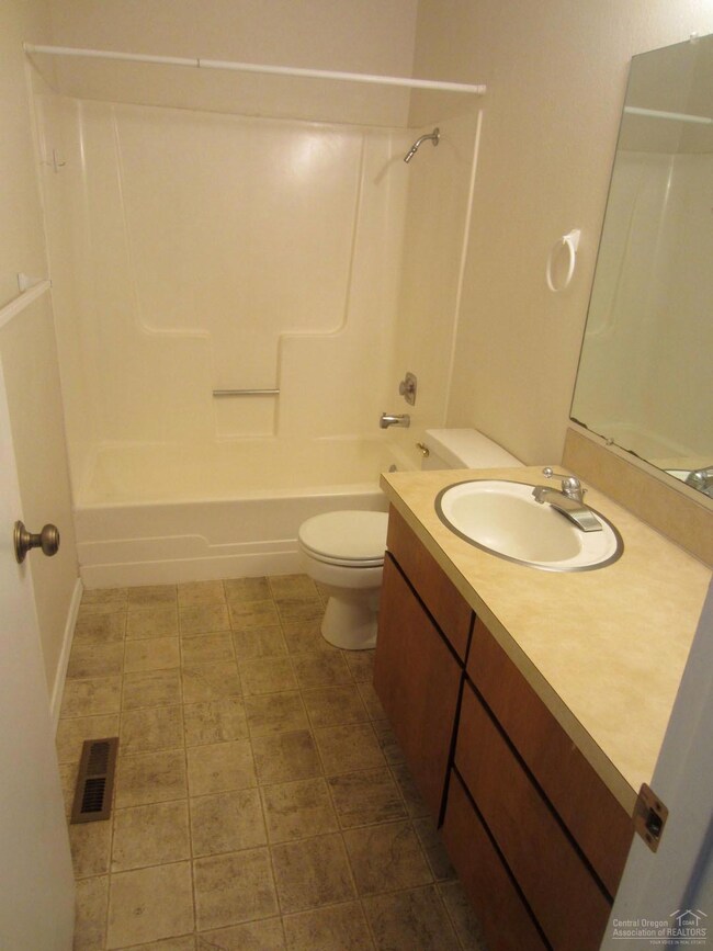 unlisted-address, Bend, OR 97702 - photo 5