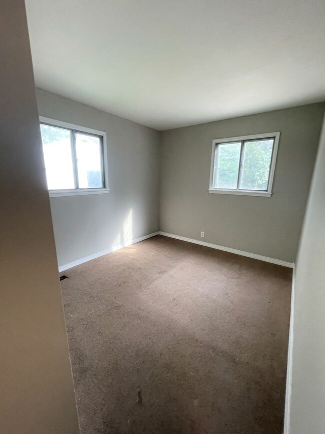 101 Sparrow Rd, Carpentersville, IL 60110 - photo 7