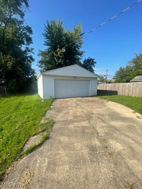 1663 E 33rd St, Lorain, OH 44055 - photo 2