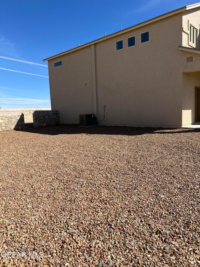 540 Twilight Dr, Socorro, TX 79927 - photo 4