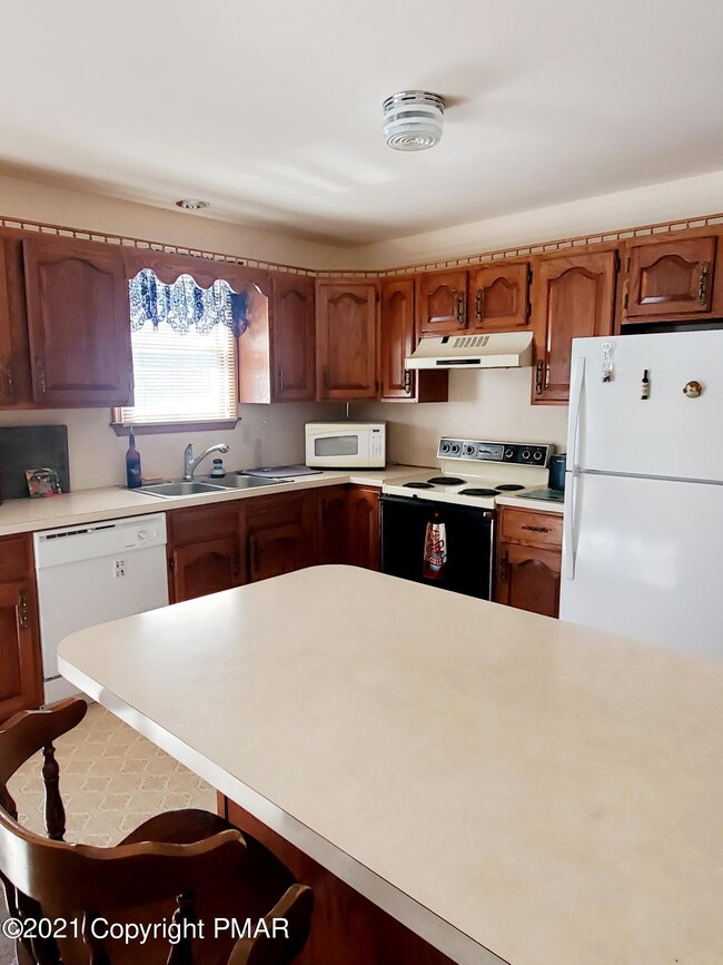 1247 Brian Ln, Effort, PA 18330 - photo 5