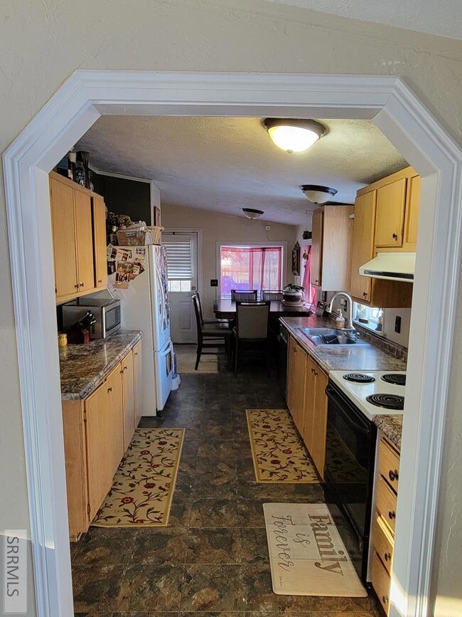 ARCHED DOORWAY