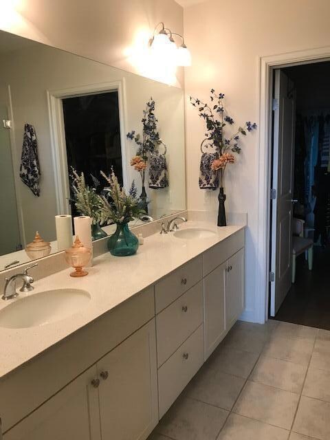 owner's bath room