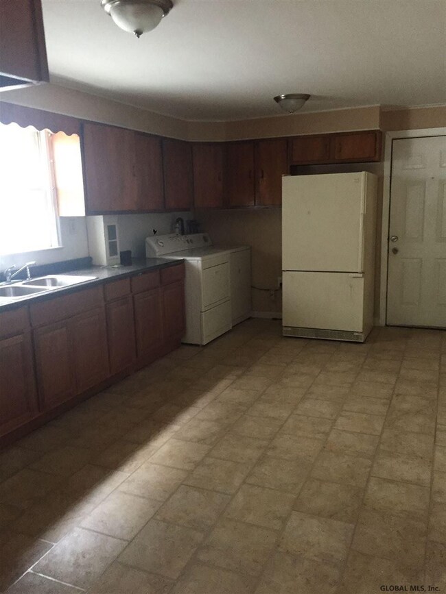 512 Yates St, Albany, NY 12208 - photo 4