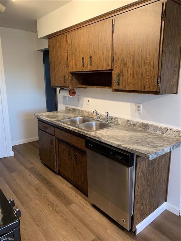 30210 Twin Lakes Dr, Wickliffe, OH 44092 - photo 6