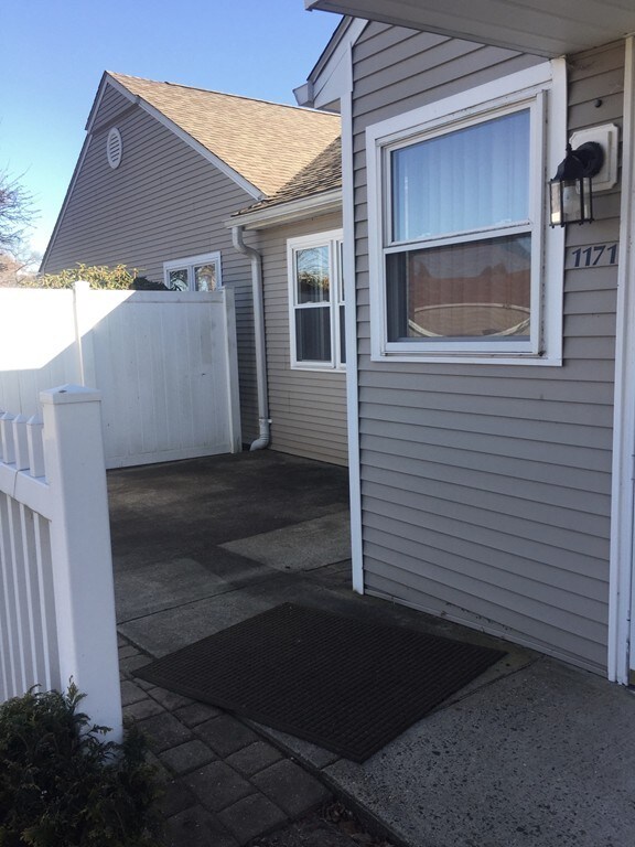 1171 James St, Chicopee, MA 01022 - photo 3