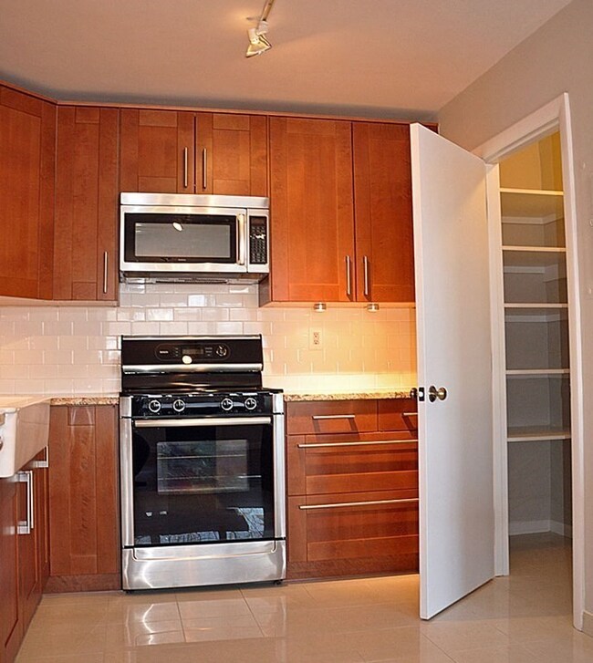 Hammond Park Condominiums unit 306, Chestnut Hill, MA 02467 - photo 2