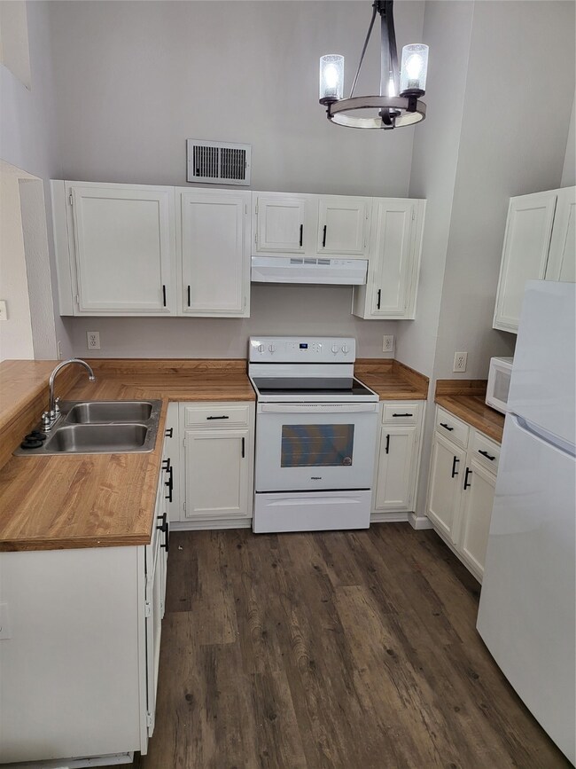 24023 Running Iron Dr, Hockley, TX 77447 - photo 2