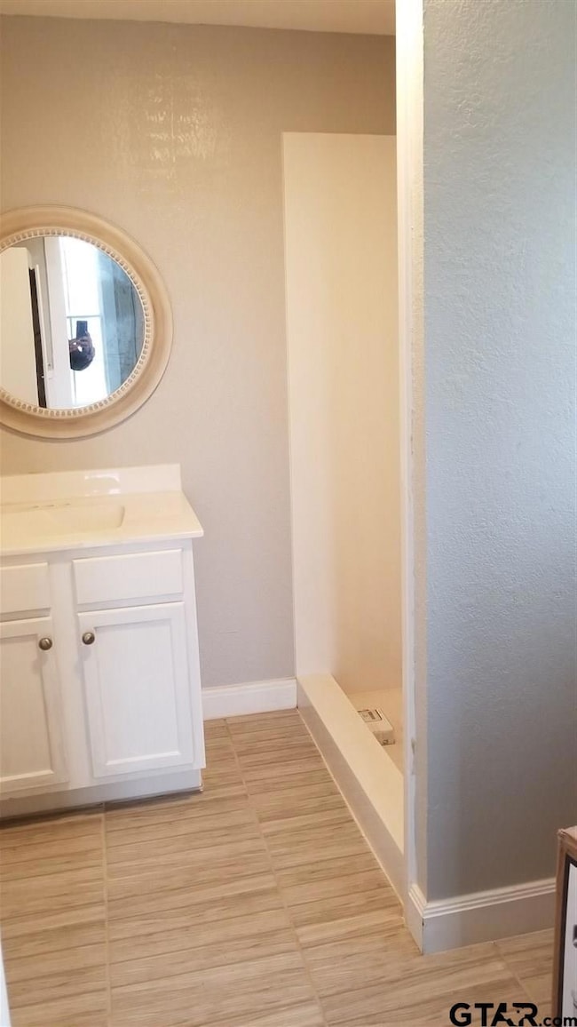 902 Crockett St, Rusk, TX 75785 - photo 4