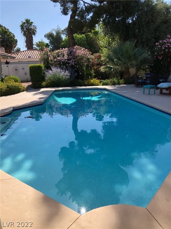 3689 N Rosecrest Cir, Las Vegas, NV 89121 - photo 5