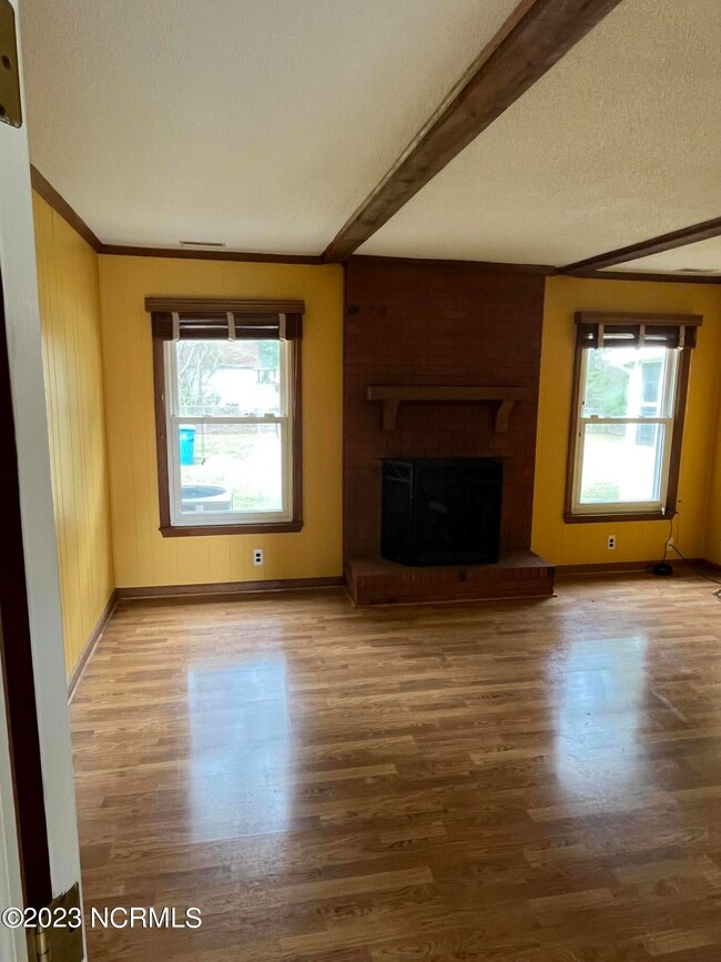 215 Greenbriar Dr, Jacksonville, NC 28546 - photo 7